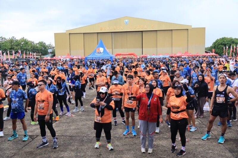 Lomba Lari Massal Air Force Run, bertempat di taxiway Charlie Lanud Sultan Hasanuddin, Maros