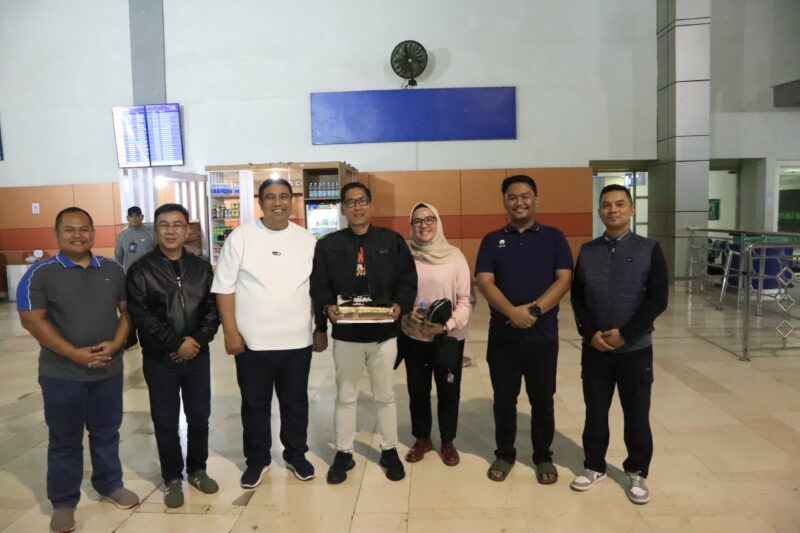 Danlanud Sultan Hasanuddin, Marsma TNI Bonang Bayuaji G, S.E., M. M., CHRMP., menerima kejutan istimewa