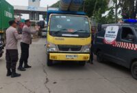 Kanit Binmas Polsek Kawasan Sunda Kelapa Iptu Aji Mulyanyo, S.H., didampingi Panit Binmas Iptu Mashudi, S.H., dan Bhabinkamtibmas Bripka Amin Tapis, menggelar Jumat Berkah