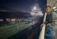 Kapal Negara (KN) Tanjung Datu-301 milik Bakamla RI berhasil menyelamatkan kapal berbendera Mongolia, MT Nautica Mersing