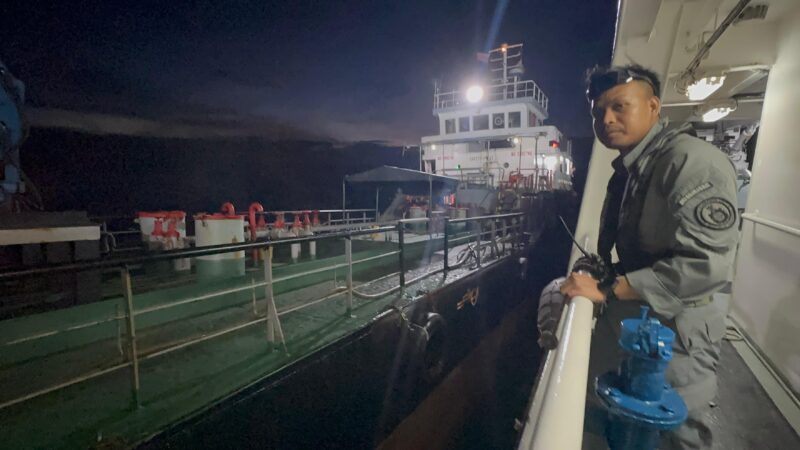 Kapal Negara (KN) Tanjung Datu-301 milik Bakamla RI berhasil menyelamatkan kapal berbendera Mongolia, MT Nautica Mersing