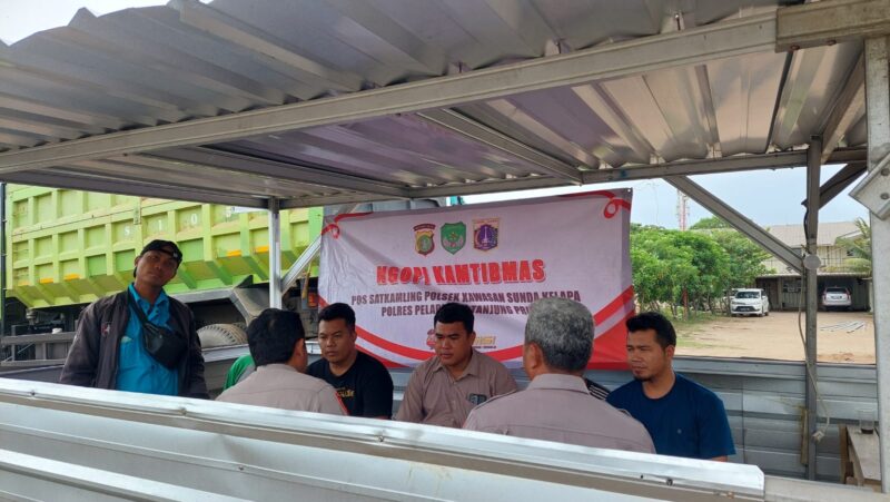 Kanit Binmas Polsek Kawasan Sunda Kelapa Iptu Aji Mulyanto, S.H., bersama Panit Binmas Iptu Mashudi menggelar Ngopi Kamtibmas