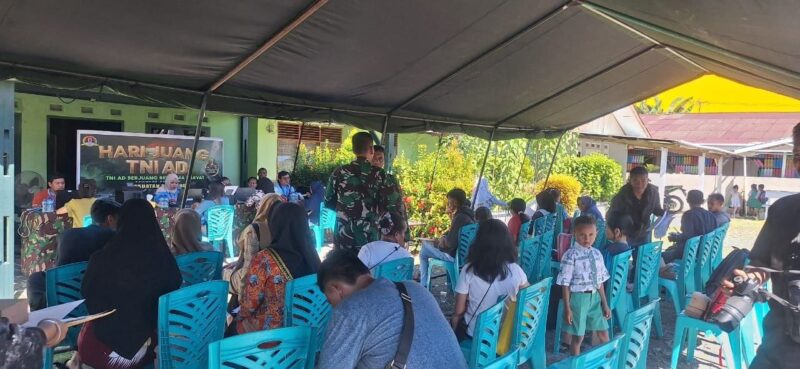 Kodim 1710/Mimika menyelenggarakan kegiatan bakti sosial pembuatan layanan dokumen Administrasi Induk (Adminduk)