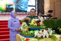 Kapuskes TNI Mayjen TNI Dr. dr. Yenny Purnama Sp.A(K)., M.Kes., MARS., M.H memimpin acara Syukuran HUT ke-56 Puskes TNI