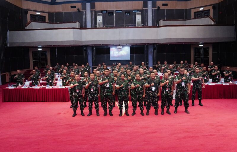 Asisten Teritorial (Aster) Panglima TNI Mayjen TNI Novy Helmy Prasetya, S.I.P., M.I.P., memimpin Rapat Evaluasi Program Kerja dan Anggaran Bidang Teritorial TNI