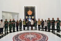 Panglima TNI Jenderal TNI Agus Subiyanto menerima audiensi Menteri Transmigrasi RI, Bapak Muhammad Iftitah Sulaiman Suryanagara