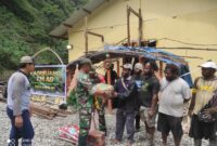 Koramil 1710-04/Tembagapura Kodim 1710/Mimika dipimpin Danramil Kapten Cke Eliazar Manuk Allo menggelar kegiatan karya bakti