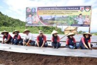 Zona Bakamla Tengah melaksanakan program penanaman 10.000 bibit cabai di Lahan Mako Baru Zona Bakamla Tengah, Kalasey, Kabupaten Minahasa