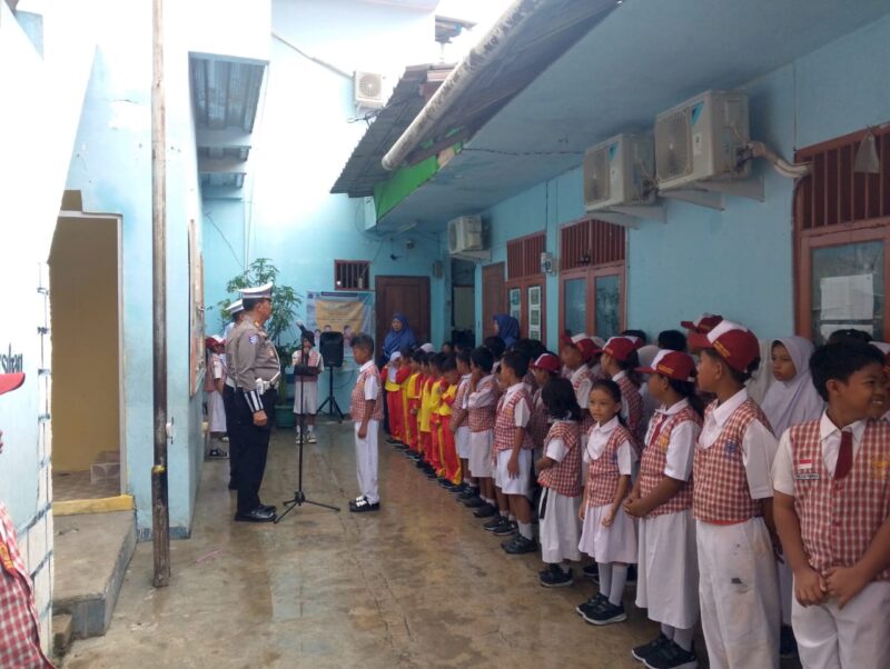 Police Goes to School merupakan sebuah program gagasan Polri untuk memberikan kegiatan pendidikan di sekolah