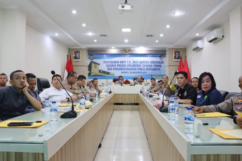 Polres Pelabuhan Tanjung Priok melakukan kegiatan Penandatanganan Pakta Integritas dan penyerahan Daftar Isian Pelaksanaan Anggaran (DIPA) Tahun Anggaran (TA) 2025