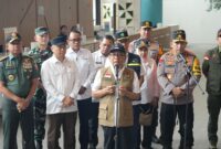Panglima TNI Jenderal TNI Agus Subiyanto bersama Kapolri Jenderal Pol. Listyo Sigit Prabowo melaksanakan pengecekan