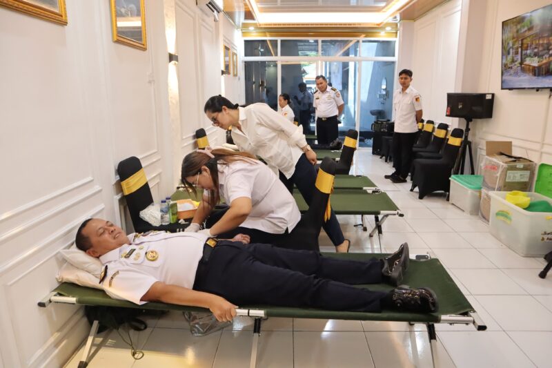 Zona Bakamla Tengah menggelar kegiatan donor darah yang diikuti oleh puluhan personel Bakamla RI dan sejumlah pemangku kepentingan