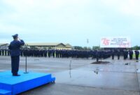 Komandan Lanud (Danlanud) Sultan Hasanuddin Marsma TNI Bonang Bayuaji G, S.E., M.M., CHRMP., memimpin upacara peringatan Hari Bela Negara