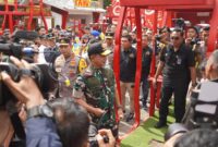 Panglima TNI Jenderal TNI Agus Subiyanto bersama Kapolri Jenderal Pol. Listyo Sigit Prabowo memantau langsung kondisi arus mudik dan posko