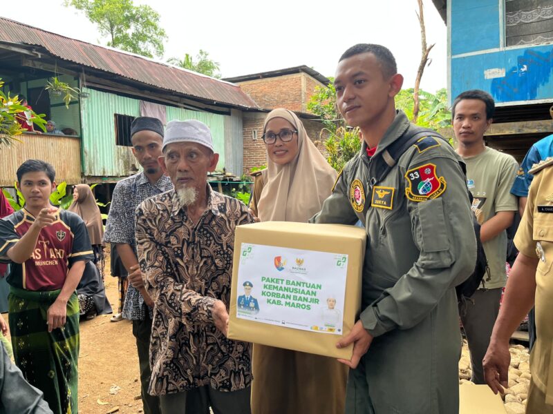 Lanud Sultan Hasanuddin kembali memberikan bantuan berupa Sembako kepada masyarakat yang terdampak banjir di Kabupaten Maros
