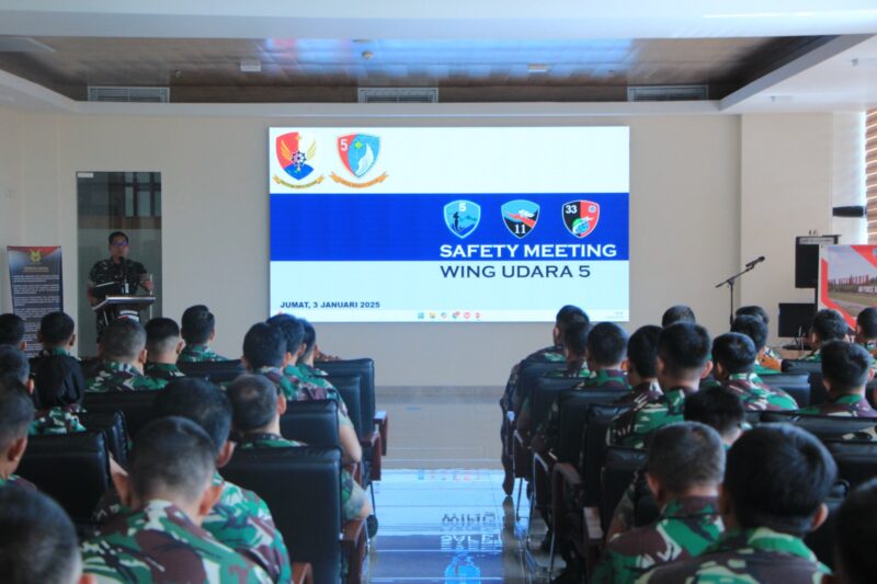 Komandan Lanud Sultan Hasanuddin (Danlanud), Marsma TNI Bonang Bayuaji G., S.E., M.M., CHRMP., menggelar Safety Meeting