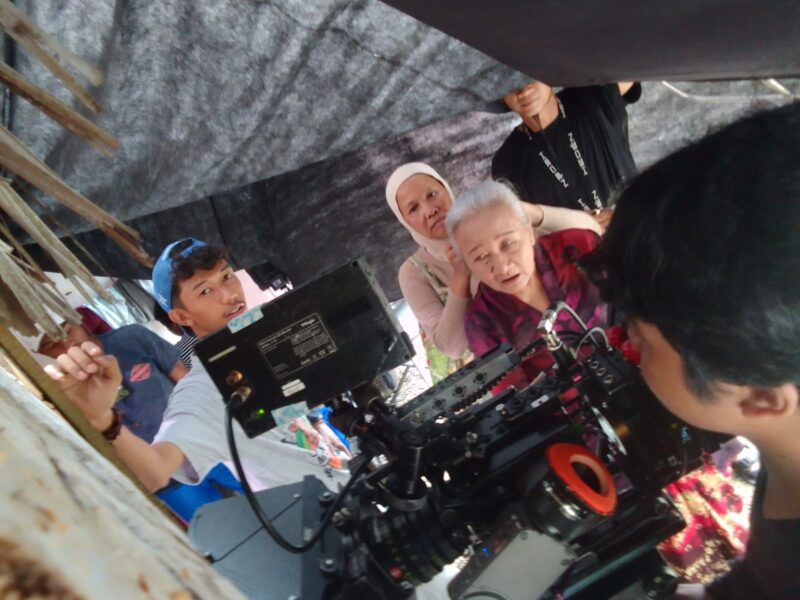 Film “Janji Senja” merupakan Based on True Event yang mengangkat cerita tentang seorang gadis Maluku, anak petani sagu sederharna