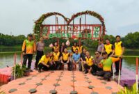 Samapta Polres Metro Jakarta Timur menggelar kegiatan penanaman pohon buah dan tanaman pangan di waduk aneka elok