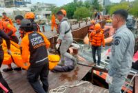 Badan Keamanan Laut Republik Indonesia (Bakamla RI) bersama Tim SAR Gabungan berhasil mengevakuasi korban kecelakaan