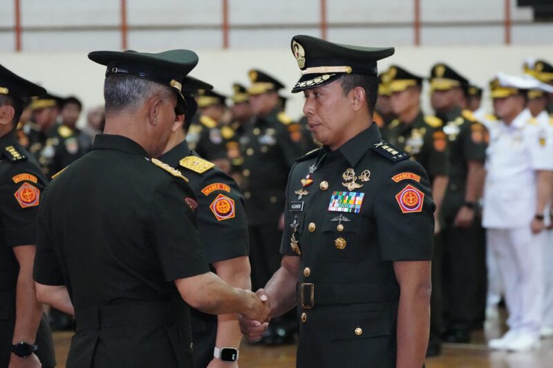 Kasum TNI Letjen TNI Richard Tampubolon mewakili Panglima TNI Jenderal TNI Agus Subiyanto, menerima Laporan Korps Kenaikan Pangkat