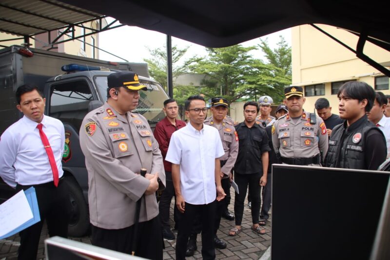 Kapolres Pelabuhan Tanjung Priok AKBP Dr. Martuasah H. Tobing, S.I.K., M.H., didampingi Wakapolres Kompol Robby Hefados, S.I.K., M.H., CPHR.