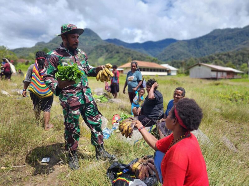 Babinsa Koramil 1710-05/Jila secara rutin melaksanakan Komunikasi Sosial (Komsos) dengan warga binaan
