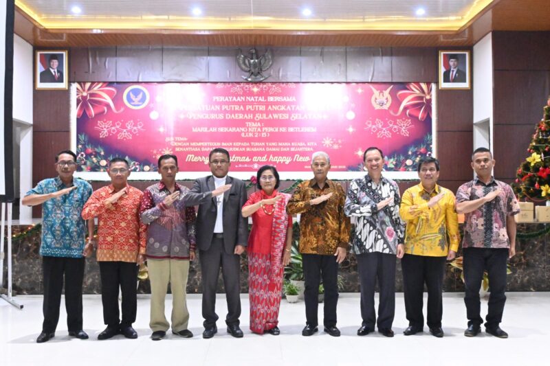 Natal bersama yang diselenggarakan keluarga besar Persatuan Putra Putri Angkatan Udara (PPPAU), bertempat di Gedung Serba Guna Lanud Sultan Hasanuddin