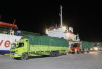 Bakamla RI melalui unsur KN. Pulau Marore-322 berhasil menangkap KMP FRD 5 yang bermuatan 18 truk,