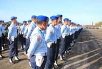 Komandan Lanud (Danlanud) Sultan Hasanuddin, Marsma TNI Bonang Bayuaji G, S.E., M.M., CHRMP., memimpin Apel Luar Biasa