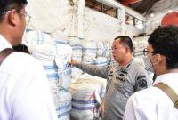 Bakamla RI berkolaborasi bersama Badan Intelijen Strategis (BAIS) berhasil menggagalkan peredaran Ballpress pakaian bekas ilegal