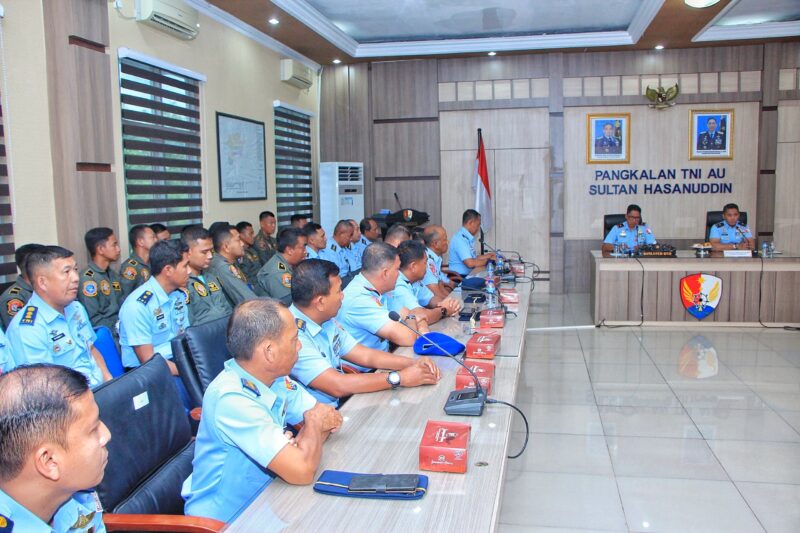 Komandan Lanud (Danlanud) Sultan Hasanuddin Marsma TNI Bonang Bayuaji G, S.E., M.M., CHRMP., memimpin Exit Briefing