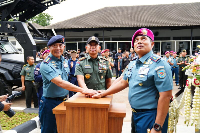 Panglima TNI Jenderal TNI Agus Subiyanto meresmikan Gedung Trisula Barak Siaga Detasemen Jalamangkara (Denjaka) dan menyerahkan Kendaraan Khusus