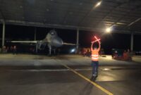 Lanud Sultan Hasanuddin menggelar latihan terbang malam yang melibatkan tiga jenis pesawat TNI AU mulai dari jet tempur Sukhoi SU-30 MK2, pesawat Boeing 737-200, dan pesawat angkut Hercules C-130H