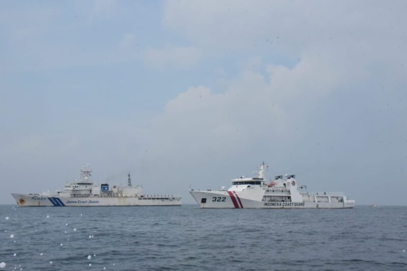Bakamla RI melalui unsur KN. Pulau Marore-322 bersama dengan Kapal Japan Coast Guard (JCG) Settsu PLH-07 melaksanakan Passing Exercise