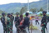 TNI - Polri melaksanakan patroli bersama Kodim 1714/PJ, Satgas 715/ML dan Polres Puncak Jaya dan sweping