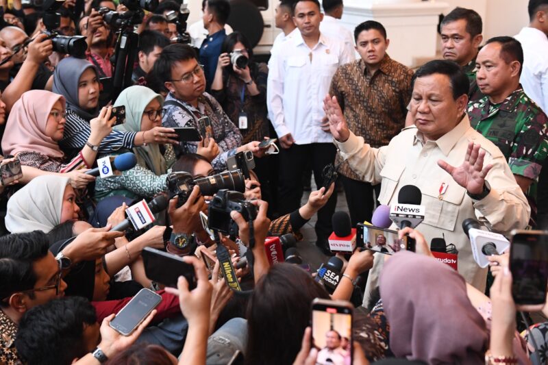 Presiden Republik Indonesia Prabowo Subianto didampingi Panglima TNI dan Kapolri menghadiri dan memberikan arahan kepada peserta Rapat Pimpinan