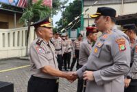 Kapolres Pelabuhan Tanjung Priok AKBP Dr. Martuasah H. Tobing, S.I.K., M.H., memimpin upacara kenaikan pangkat pengabdian
