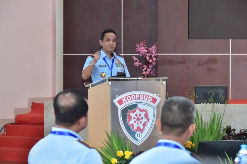 Panglima Komando Operasi Udara II Marsda TNI Deni Hasoloan Simanjuntak memimpin pembukaan Rapat Kerja Teknis (Rakernis)