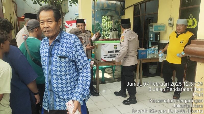 Polsek Kawasan Sunda Kelapa Polres Pelabuhan Tanjung Priok kembali melaksanakan kegiatan berbagi makanan untuk sesama dalam Jumat Berkah