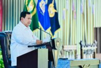 Presiden Republik Indonesia Prabowo Subianto didampingi Panglima TNI Jenderal TNI Agus Subiyanto bersama Kepala Staf Angkatan menghadiri dan memberikan arahan