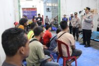 Kapolres Pelabuhan Tanjung Priok AKBP Dr. Martuasah H. Tobing, S.I.K., M.H., menggelar kegiatan Jumat Curhat dan pemberian Sembako