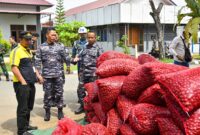 Tim Fleet One Quick Response (F1QR) Lantamal XII bersama Direktorat Jenderal Bea dan Cukai (DJBC) Kalimantan Bagian Barat