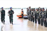 Danlanud Sultan Hasanuddin Marsma TNI Arifaini Nur Dwiyanto M.Han., secara resmi menutup latihan Survival Dasar tahun 2025