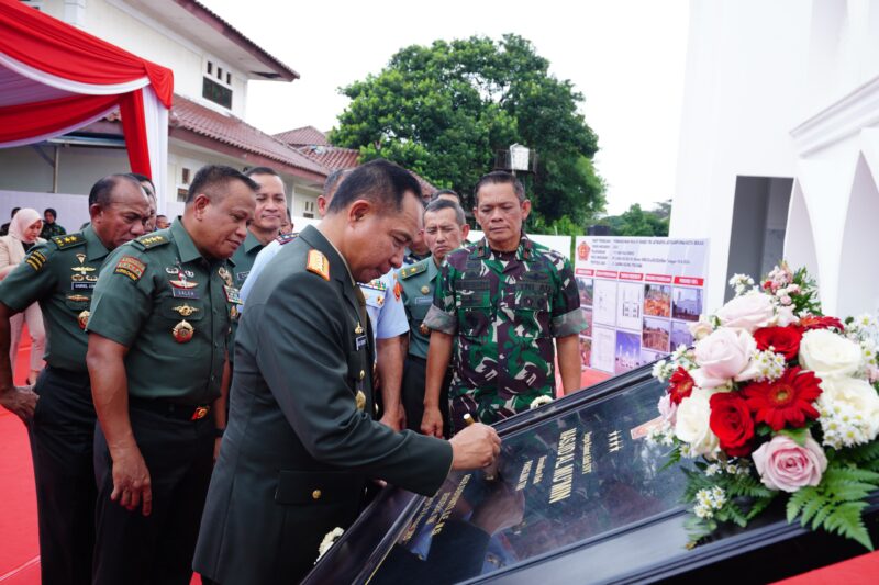 Panglima TNI Jenderal TNI Agus Subiyanto meresmikan Masjid Al-Mu’min yang berlokasi di Kompleks Pati Mabes TNI Jatikarya