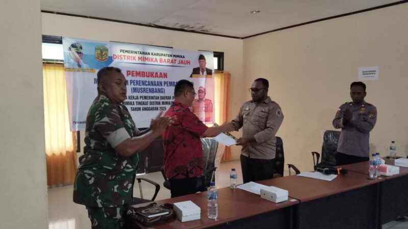 Dalam mendampingi Pemerintah Distrik melaksanakan pembangunan, Koramil 1710-01/Kokonao bersama-sama dengan jajaran melaksanakan musyawarah