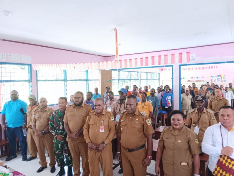 Danramil 1710-07/Mapurujaya, Lettu Inf Ahmad Saleh melaksanakan kegiatan Musrenbang tingkat distrik