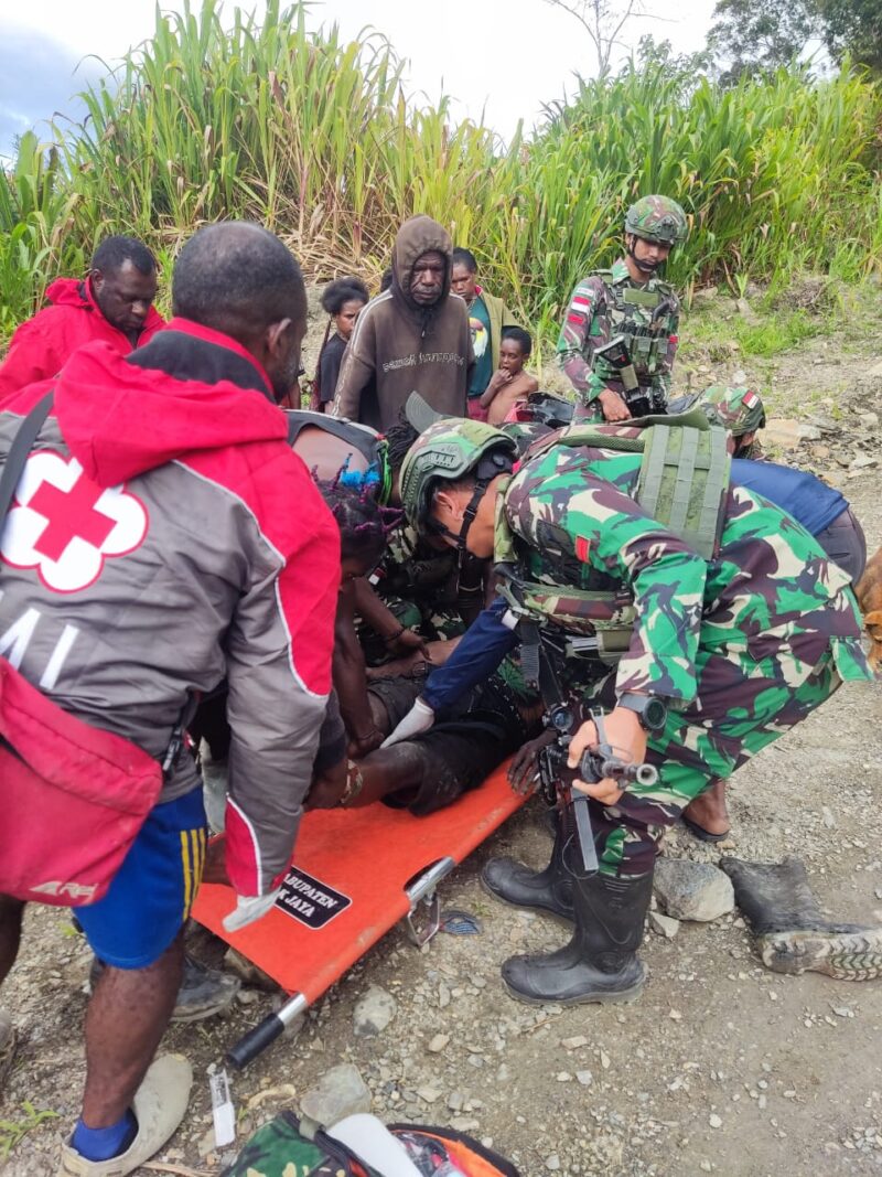 Aksi Respons Cepat kembali dilakukan oleh tim kesehatan Satgas Yonif 715/Mtl Pos Tinolok dalam membantu