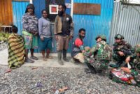 Satgas Pamtas Kewilayahan Yonif 715/Motuliato Pos Wuyuneri melaksanakan kegiatan Pelayanan Kesehatan Gratis bagi warga setempat