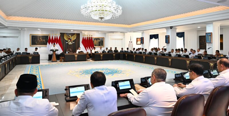 Panglima TNI Jenderal TNI Agus Subiyanto menghadiri Sidang Kabinet Paripurna yang dipimpin Presiden RI Prabowo Subianto