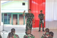 Dandim 1710/Mimika Letkol Inf M. Slamet Wijaya, S. Sos., M.Han., M.A. berikan pengarahan kepada seluruh personel staf Kodim 1710/Mimika